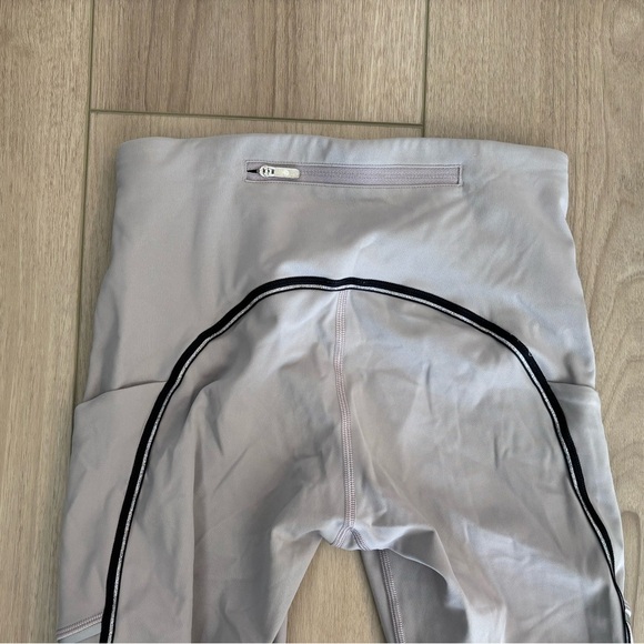 Lululemon Women's Size 4 Speed Up Reflective  Metallic Leggings Grey Pockets - Picture 10 of 13